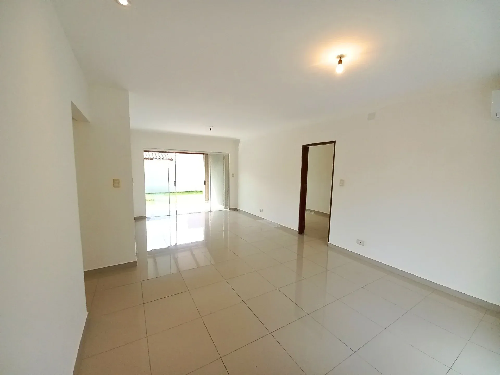 Foto 2 de En Alquiler | Hermosa Casa en Condominio Sevilla El Bosque