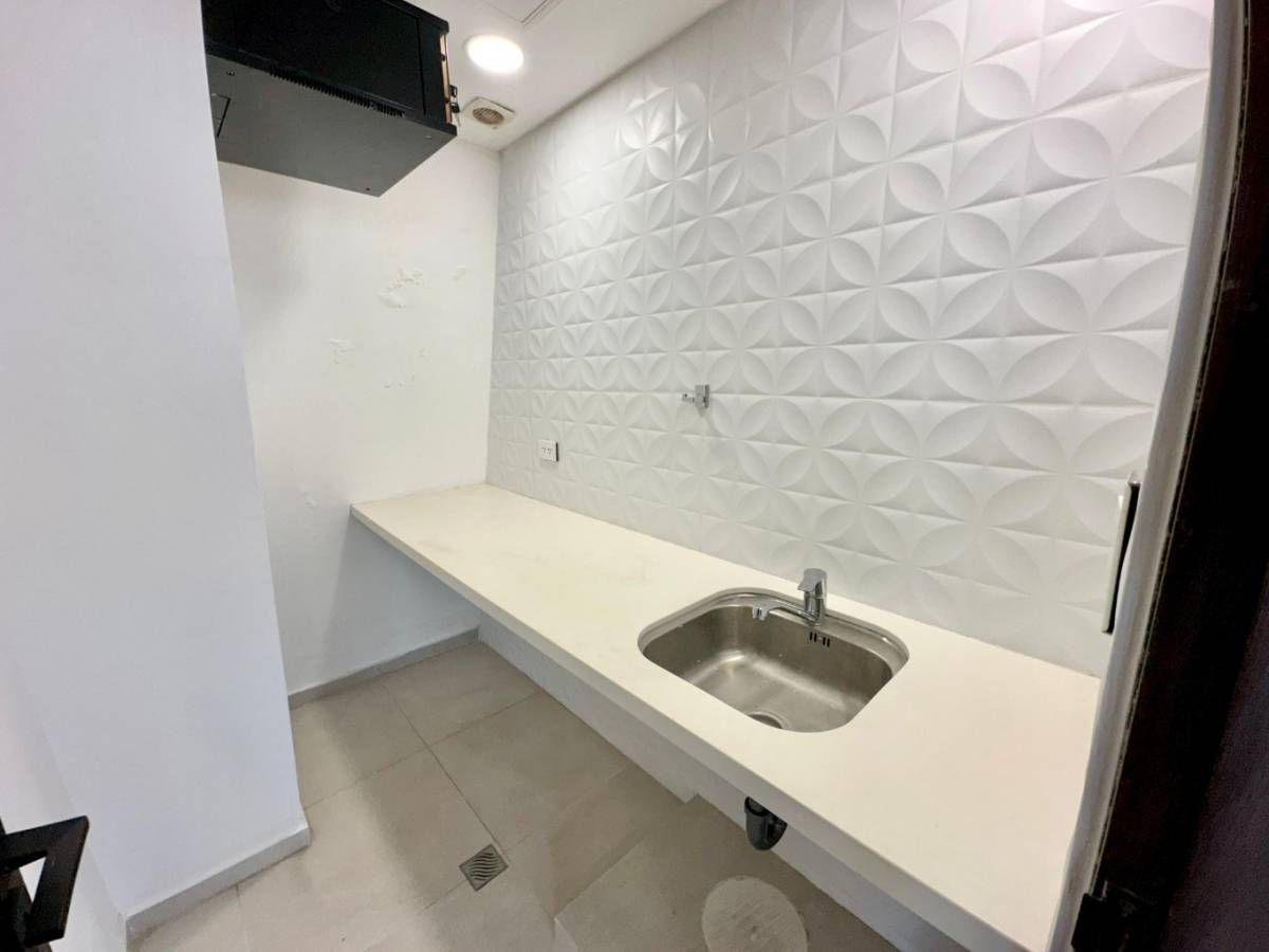 Foto 7 de Amplia OFICINA EQUIPADA a Estrenar en Alquiler con buena ubicación comercial
