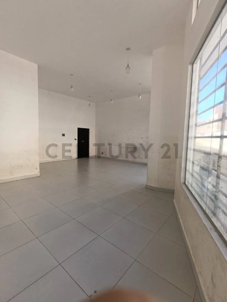 Foto 3 de ¡Local Comercial en Alquiler a Mitad de Precio!