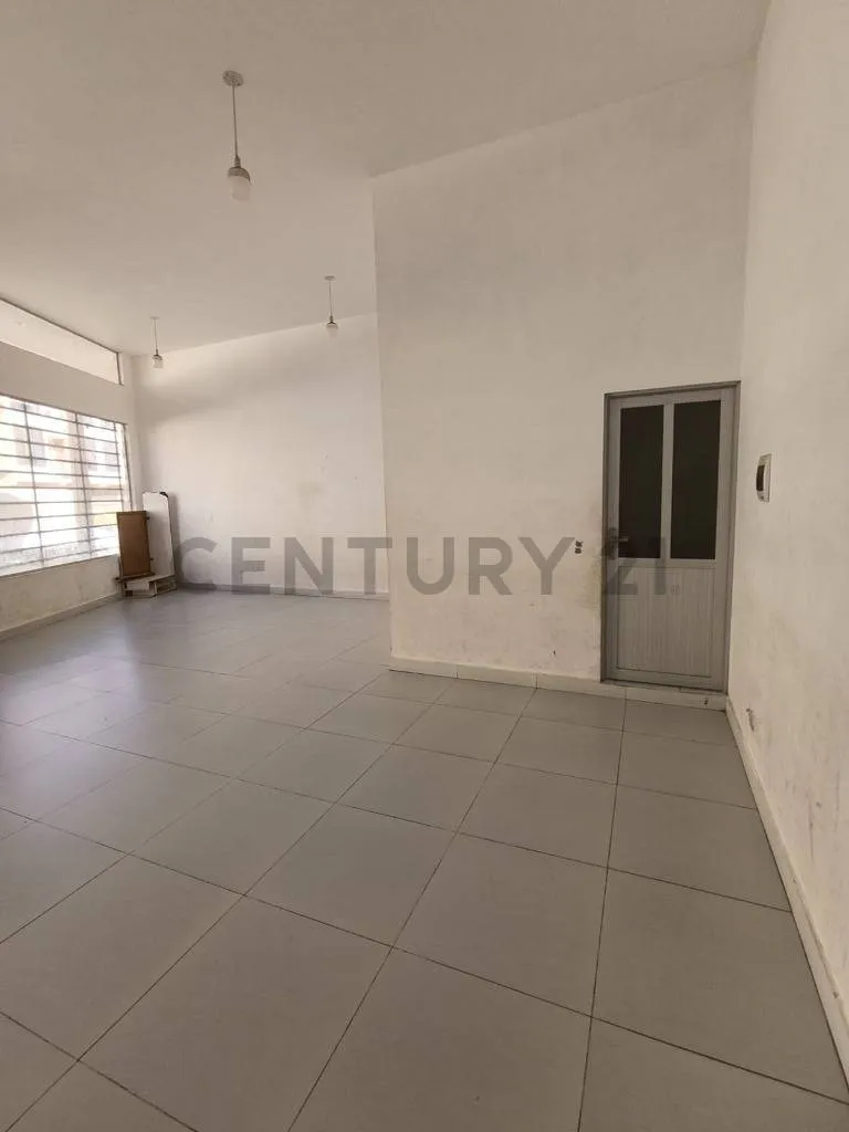 Foto 4 de ¡Local Comercial en Alquiler a Mitad de Precio!