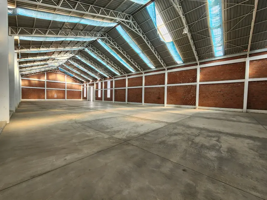 Foto 6 de Galpón Industrial en Alquiler – Av. Tiahuanaco, El Alto