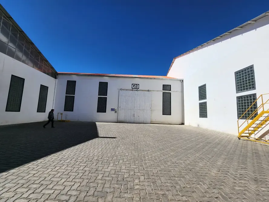 Foto 2 de Galpón Industrial en Alquiler – Av. Tiahuanaco, El Alto