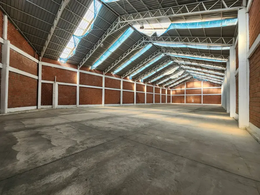 Foto 4 de Galpón Industrial en Alquiler – Av. Tiahuanaco, El Alto
