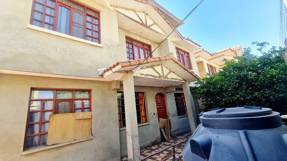 Foto 1 de 📍 ¡Ubicación Privilegiada❗ Hermosa Casa en Venta a Pasos de La Av. Colcapirhua (Zona Sumumpaya)