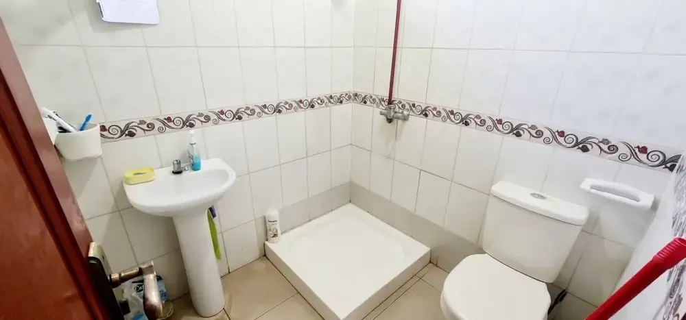 Foto 11 de 📍 ¡Ubicación Privilegiada❗ Hermosa Casa en Venta a Pasos de La Av. Colcapirhua (Zona Sumumpaya)