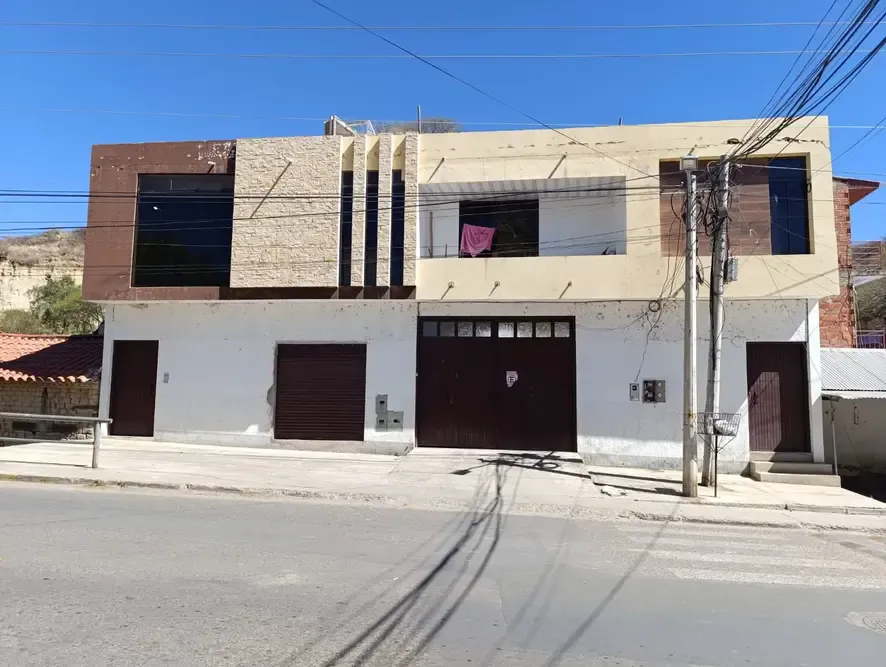 Foto 1 de Casa Amplia en Venta – Barrio Germán Busch