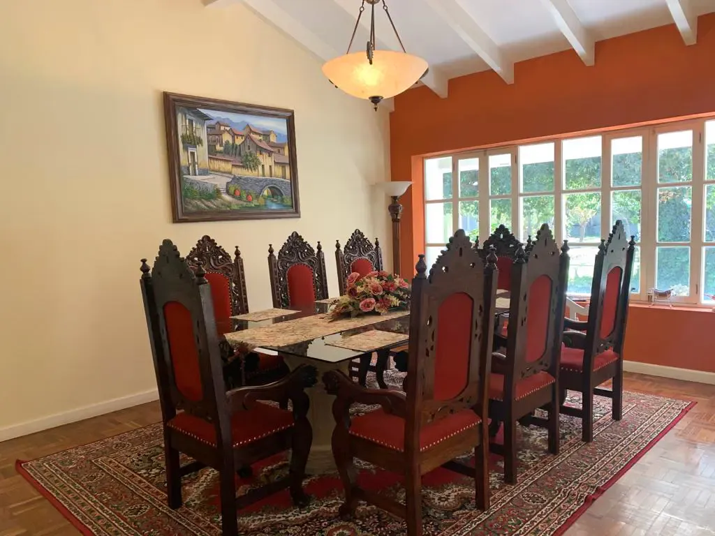 Foto 5 de Hermosa casa con piscina en venta, Avenida Caracol, Super Trojes, Cochabamba
