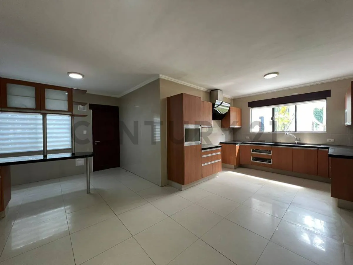 Foto 10 de Casa de Lujo en Alquiler – Colinas 1, Urubó 5 Dormitorios