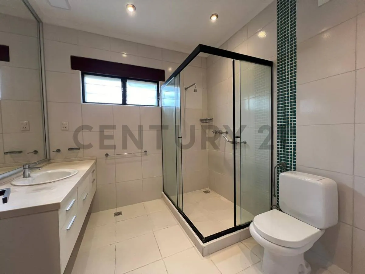 Foto 13 de Casa de Lujo en Alquiler – Colinas 1, Urubó 5 Dormitorios