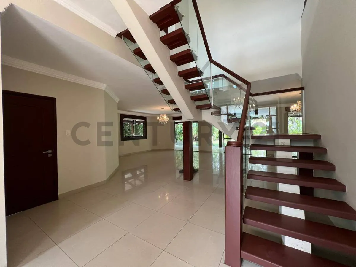 Foto 4 de Casa de Lujo en Alquiler – Colinas 1, Urubó 5 Dormitorios