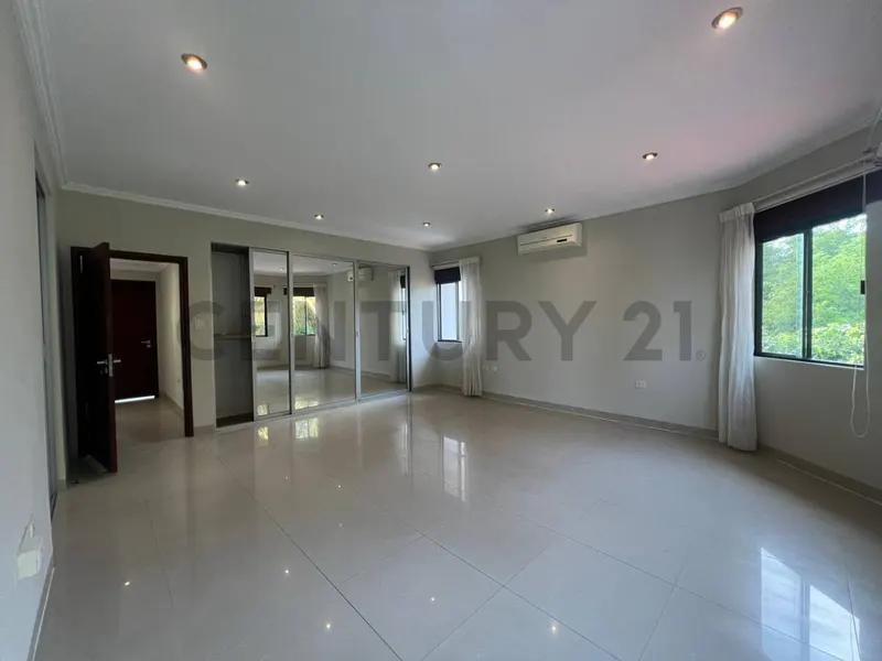 Foto 6 de Casa de Lujo en Alquiler – Colinas 1, Urubó 5 Dormitorios