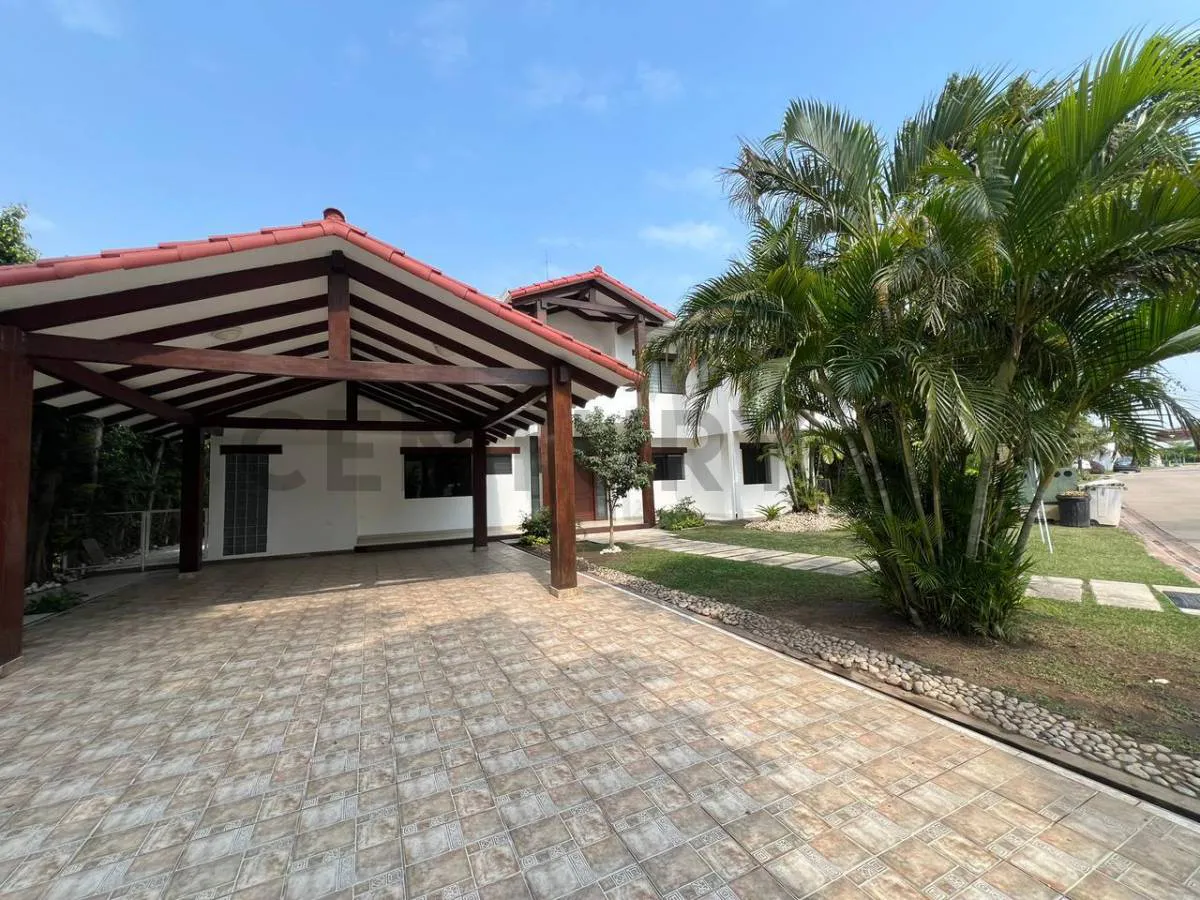 Foto 7 de Casa de Lujo en Alquiler – Colinas 1, Urubó 5 Dormitorios