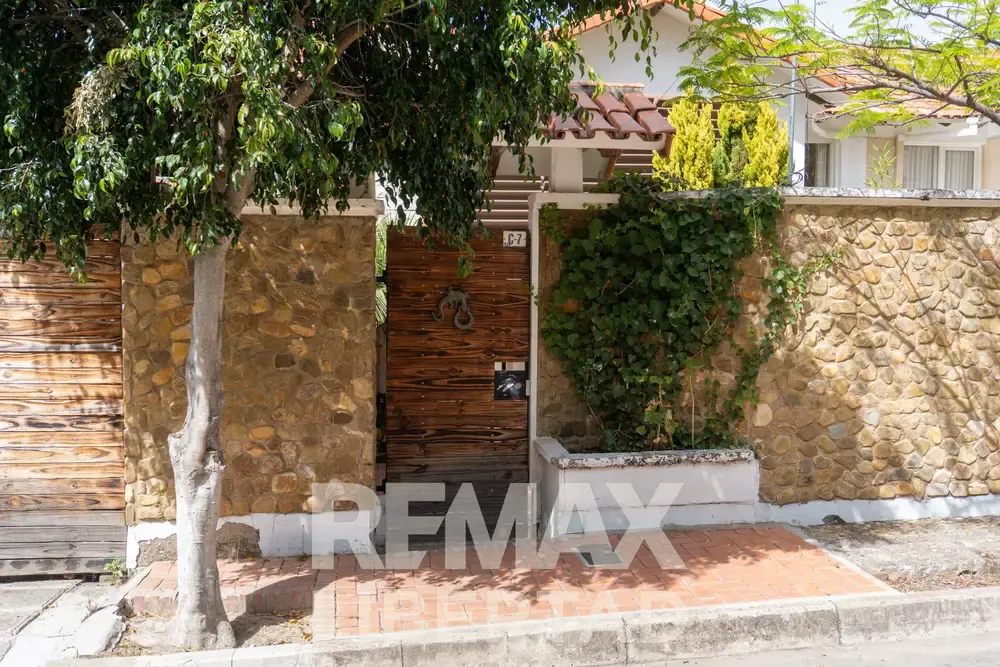 Foto 2 de Hermosa casa en Urbanización en Venta