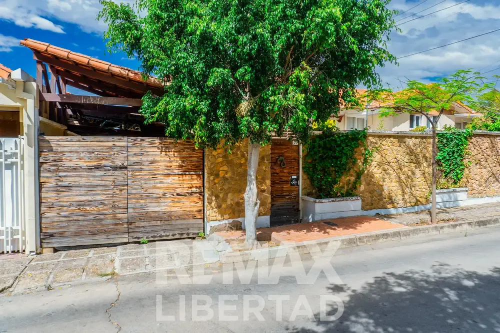 Foto 1 de Hermosa casa en Urbanización en Venta