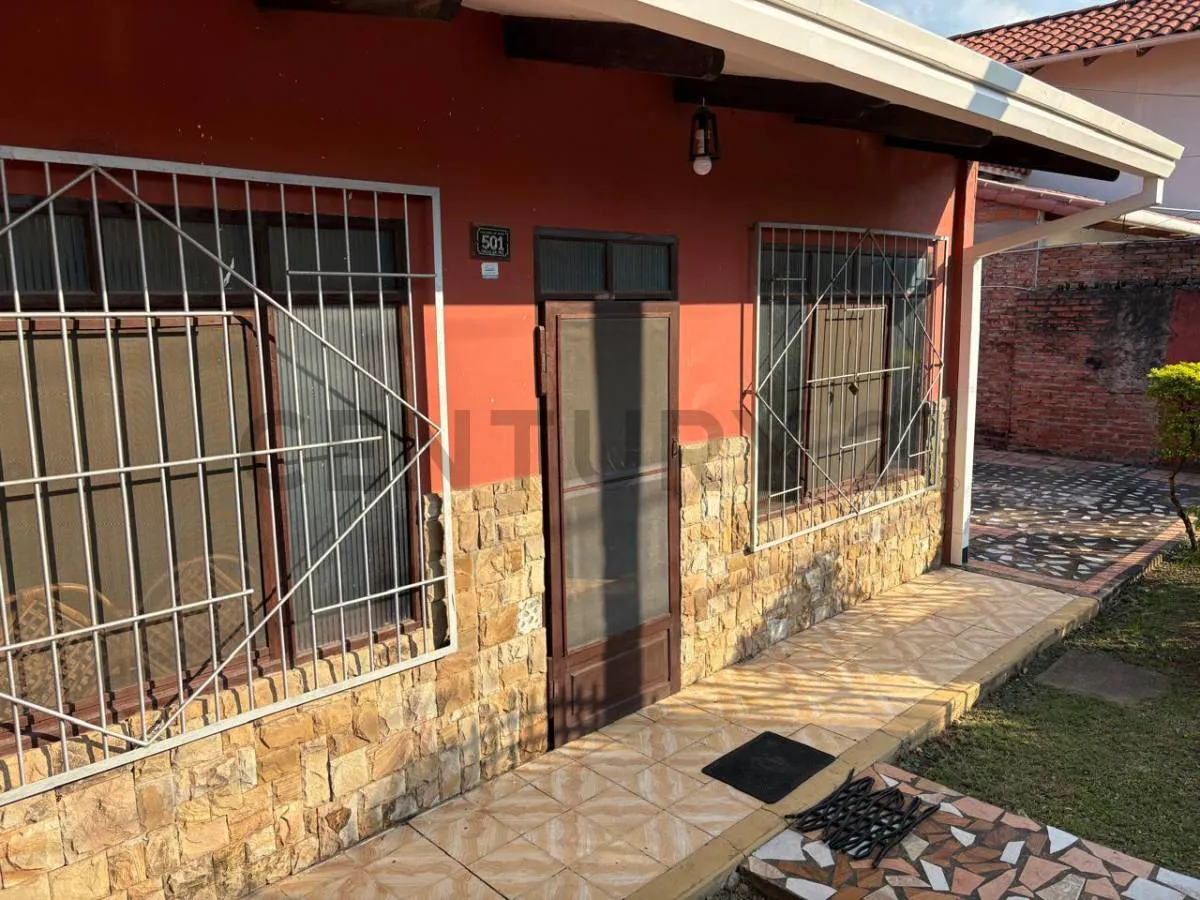 Foto 2 de En Montero Casa en Venta Calle La Paz, a solo 2 cuadras y media de la avenida