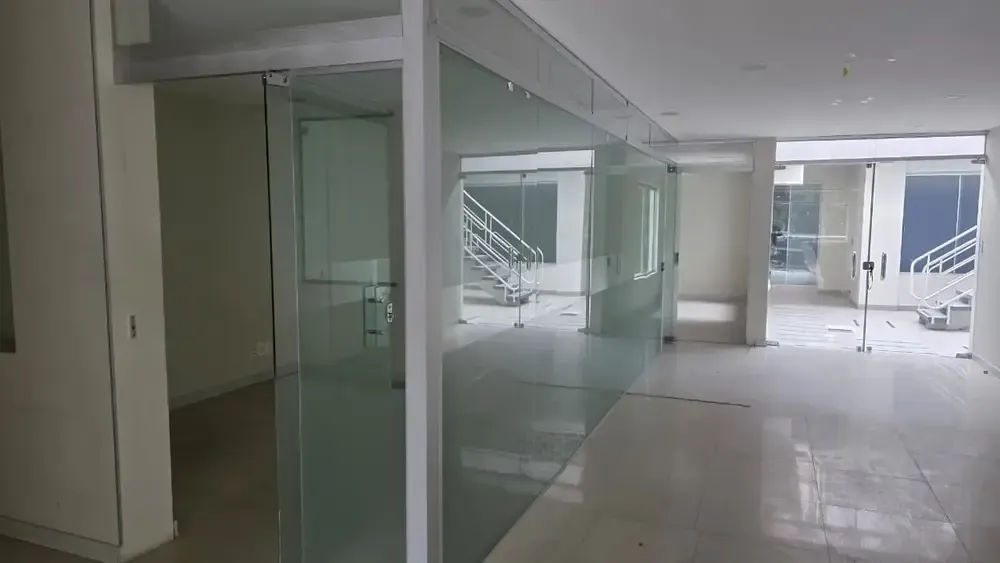 Foto 3 de Venta de Edificio Comercial Centrico, Frente a La Plaza Sucre, Tarija