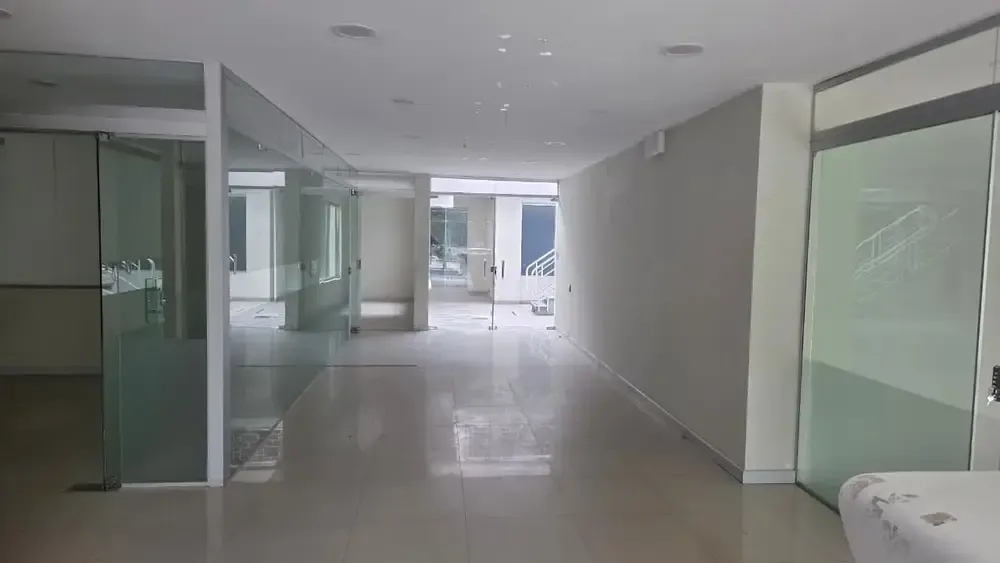 Foto 2 de Venta de Edificio Comercial Centrico, Frente a La Plaza Sucre, Tarija