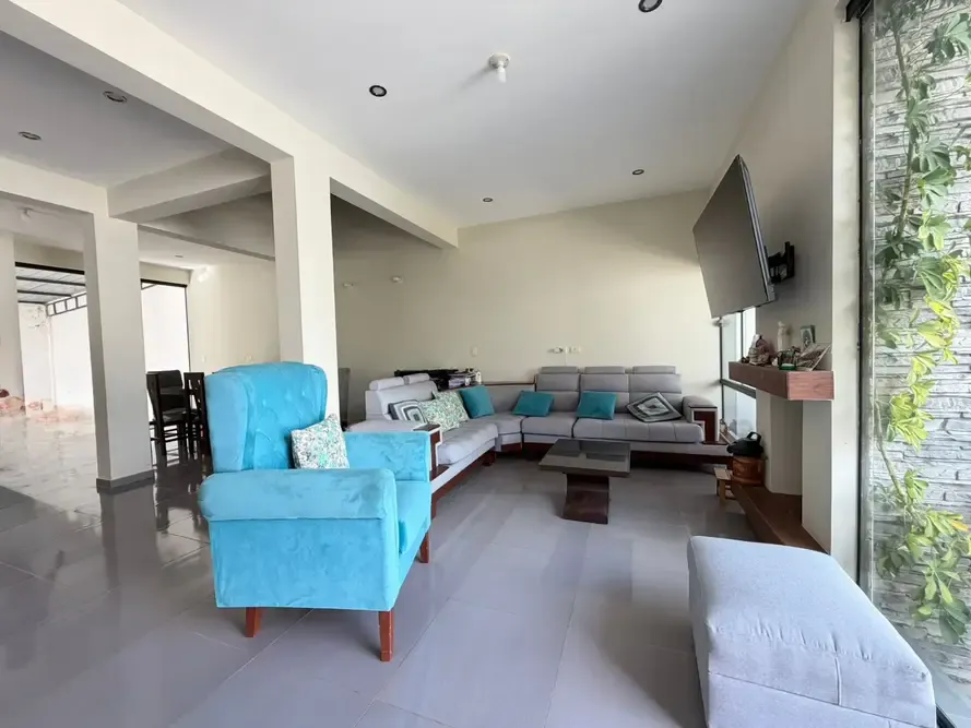 Foto 4 de Casa Moderna en Zona Residencial Tablada – Tarija, Bolivia