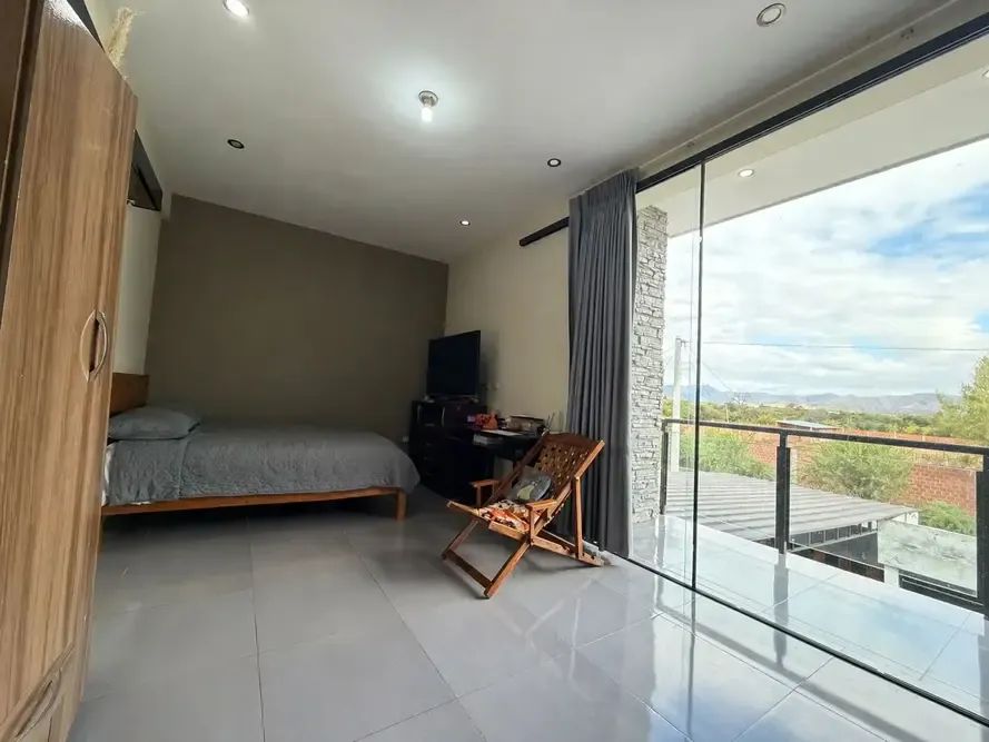 Foto 10 de Casa Moderna en Zona Residencial Tablada – Tarija, Bolivia