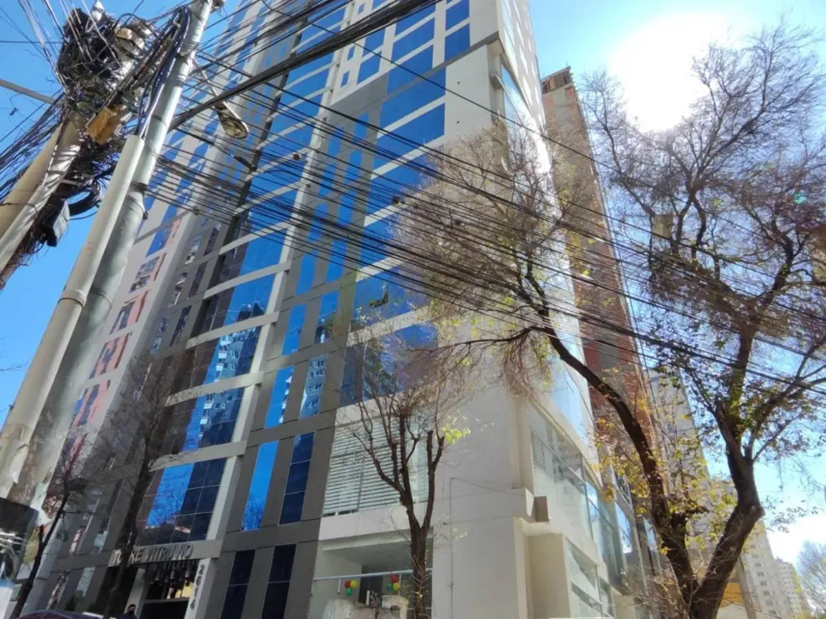 Foto 1 de Oficina sobre la 6 de Agosto - Nueva 132.00 m2