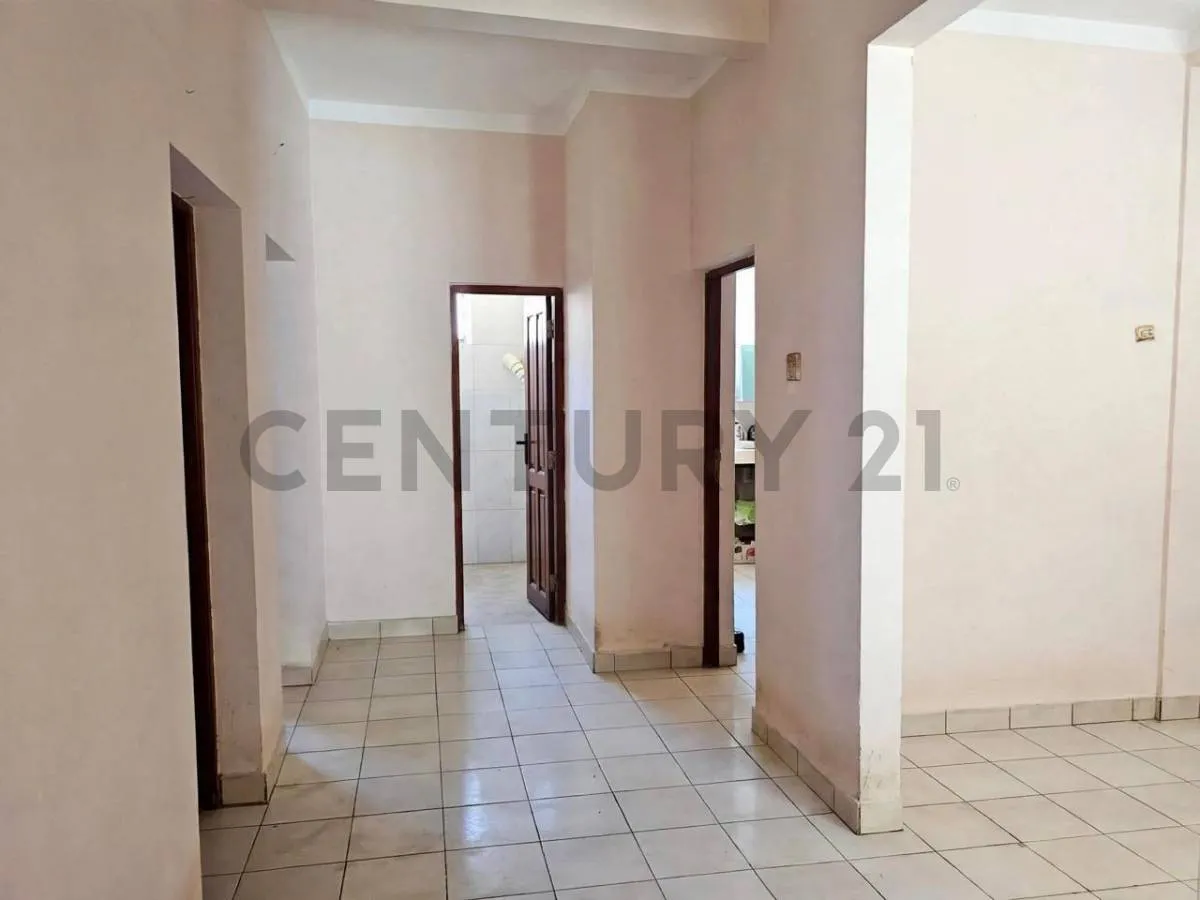 Foto 4 de Terreno con Casa y Gran Potencial de Inversión – a Media Cuadra de La Av. La Paz