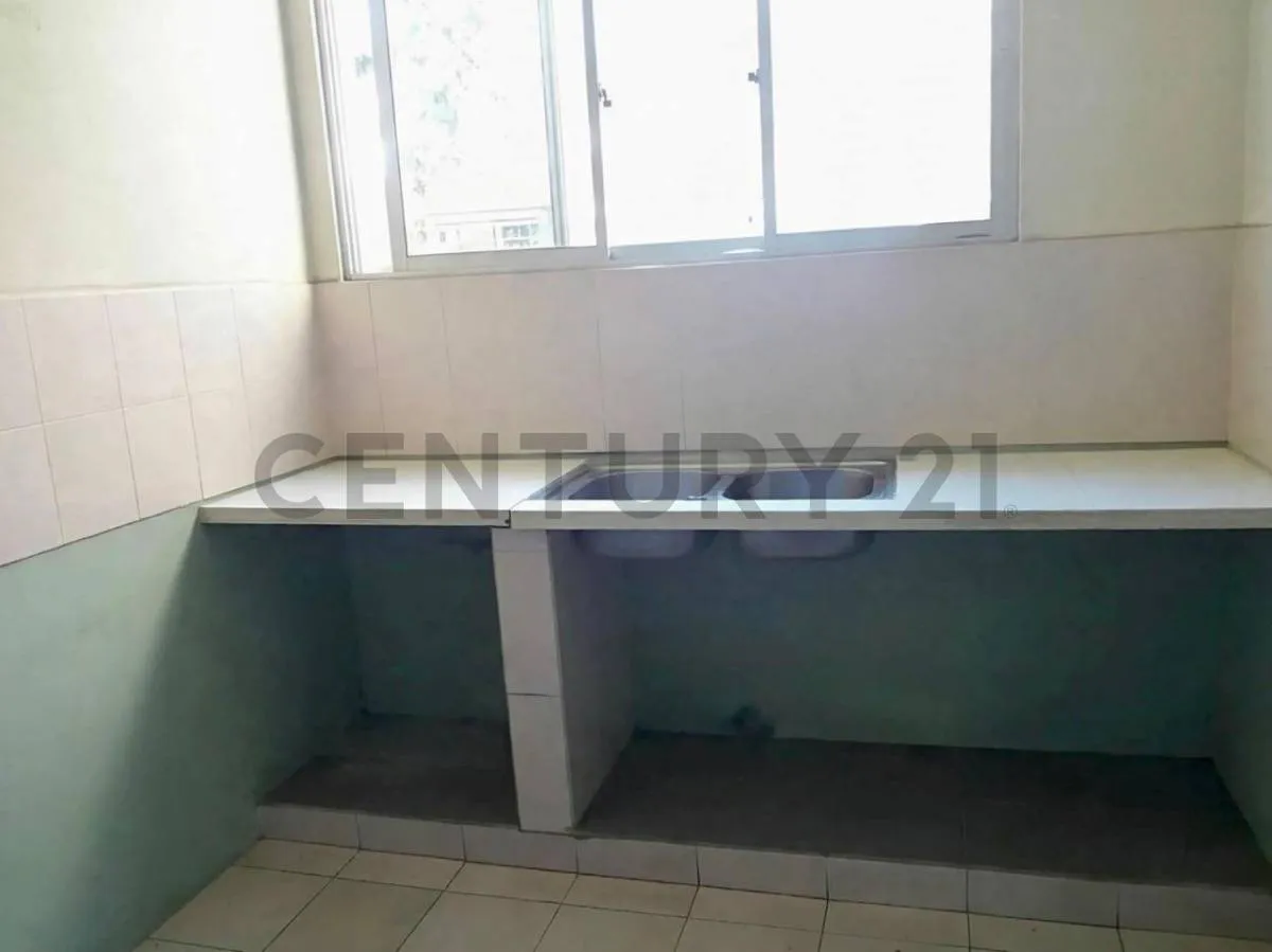 Foto 6 de Terreno con Casa y Gran Potencial de Inversión – a Media Cuadra de La Av. La Paz