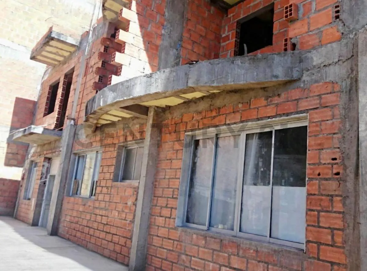 Foto 8 de Terreno con Casa y Gran Potencial de Inversión – a Media Cuadra de La Av. La Paz