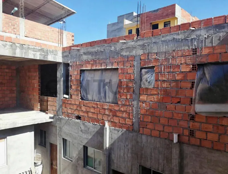 Foto 9 de Terreno con Casa y Gran Potencial de Inversión – a Media Cuadra de La Av. La Paz