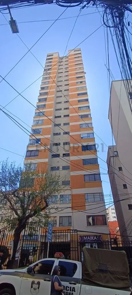 Foto 1 de Departamento en Venta a Pasos de La Plaza del Estudiante