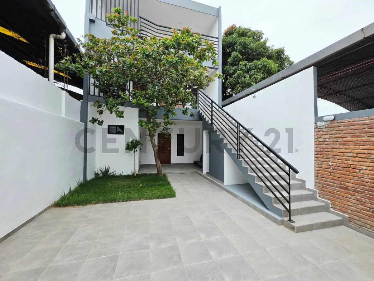 Foto 2 de En Venta | Casa Comercial con Galpón | Av Virgen de Cotoca