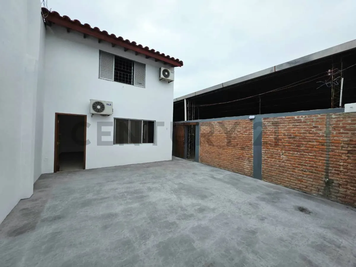 Foto 3 de En Venta | Casa Comercial con Galpón | Av Virgen de Cotoca