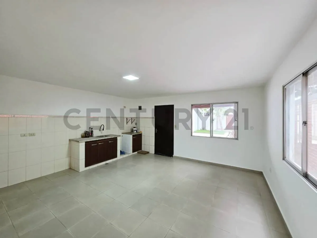 Foto 5 de En Venta | Casa Comercial con Galpón | Av Virgen de Cotoca