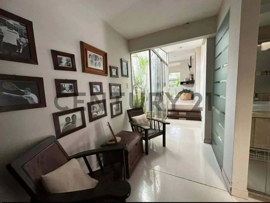 Foto 5 de Hermosa casa en venta en urb chaparral