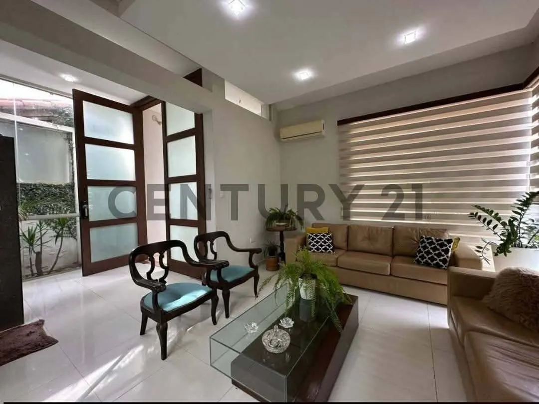 Foto 7 de Hermosa casa en venta en urb chaparral