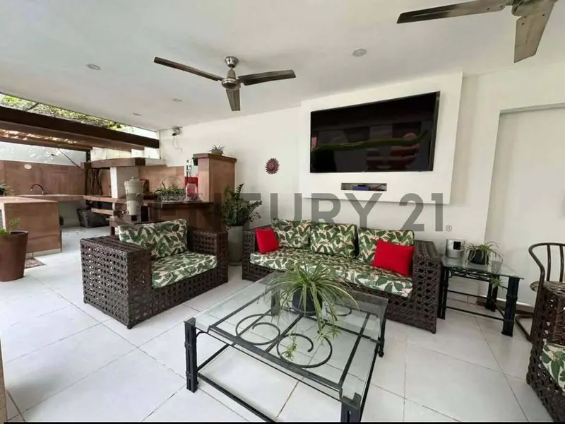 Foto 17 de Hermosa casa en venta en urb chaparral