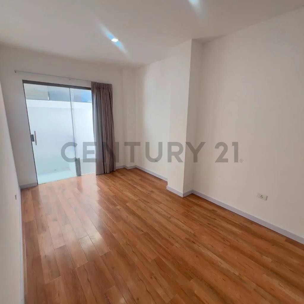Foto 10 de Departamento en Venta por Debajo del Avaluo T/C 7 Bs