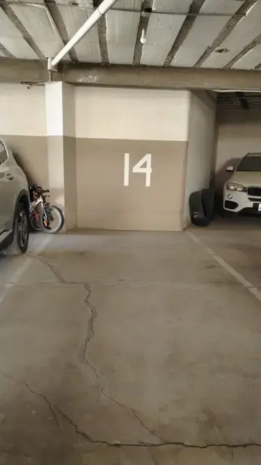 Foto 17 de Departamento en Venta de 3 Dormitorios con Parqueo y Baulera — Achumani