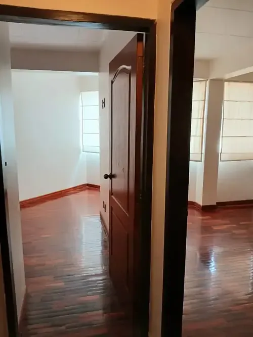 Foto 3 de Departamento en Venta de 3 Dormitorios con Parqueo y Baulera — Achumani