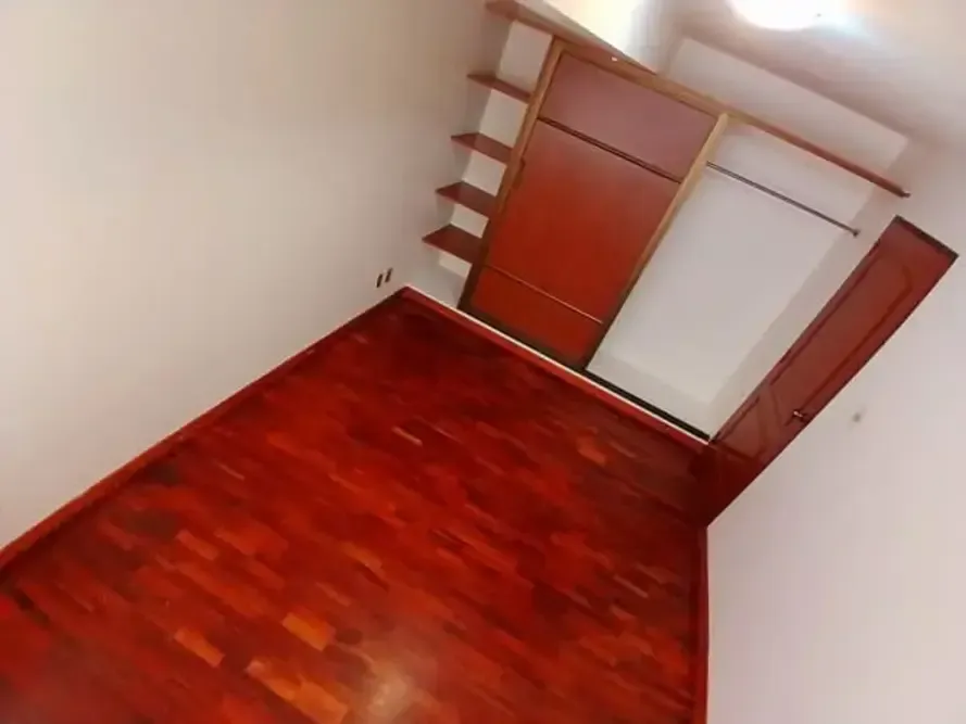 Foto 15 de Departamento en Venta de 3 Dormitorios con Parqueo y Baulera — Achumani