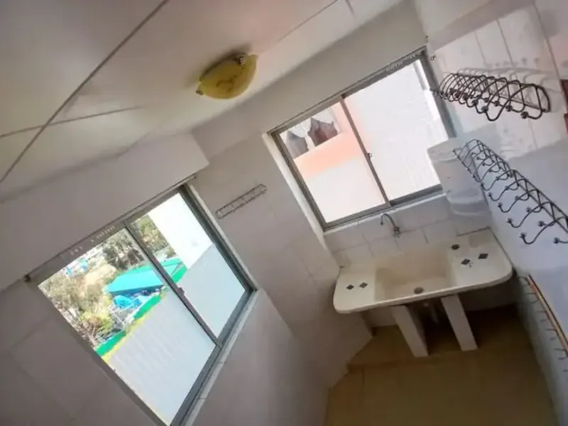 Foto 13 de Departamento en Venta de 3 Dormitorios con Parqueo y Baulera — Achumani