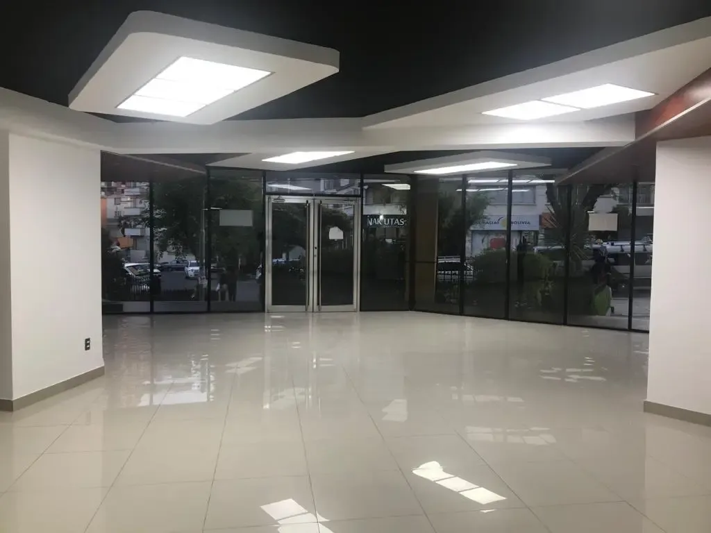 Foto 4 de Local Comercial Estrategicamente Ubicado