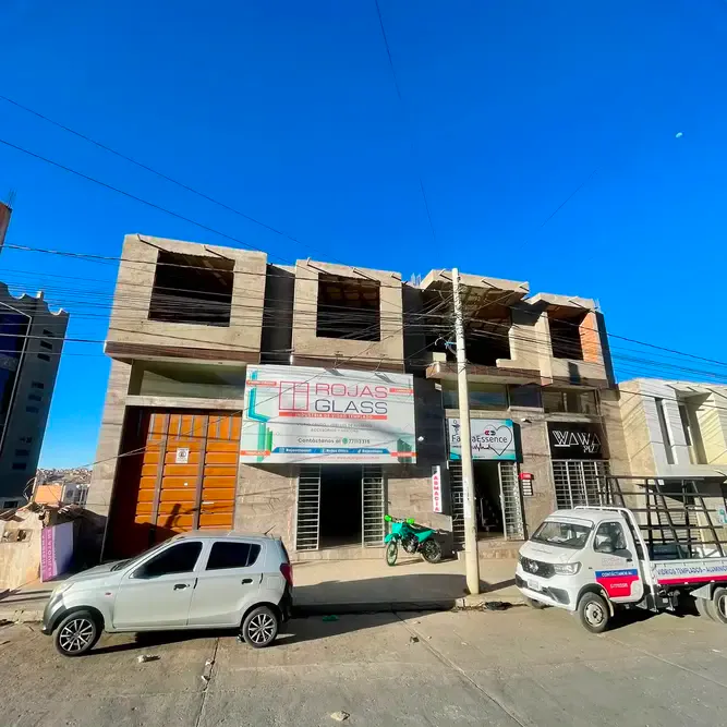 Foto 1 de 🏢 Amplio Ambiente de 200 M² en Alquiler Sobre Av. 6 de Agosto