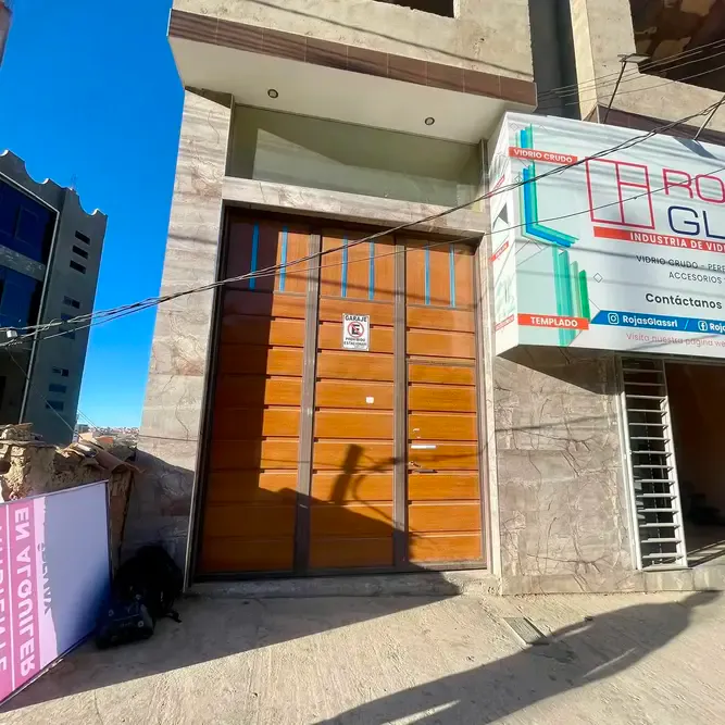 Foto 2 de 🏢 Amplio Ambiente de 200 M² en Alquiler Sobre Av. 6 de Agosto