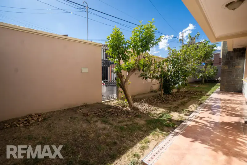 Foto 13 de Exclusiva Residencia en Venta – C/ Jesús Aguayo Zona Cala Cala