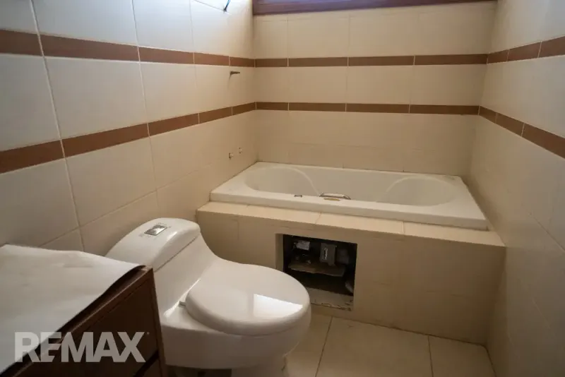 Foto 20 de Exclusiva Residencia en Venta – C/ Jesús Aguayo Zona Cala Cala