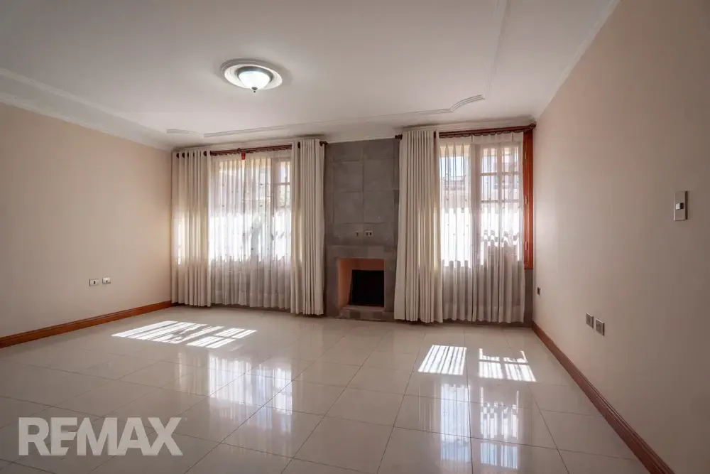 Foto 4 de Exclusiva Residencia en Venta – C/ Jesús Aguayo Zona Cala Cala