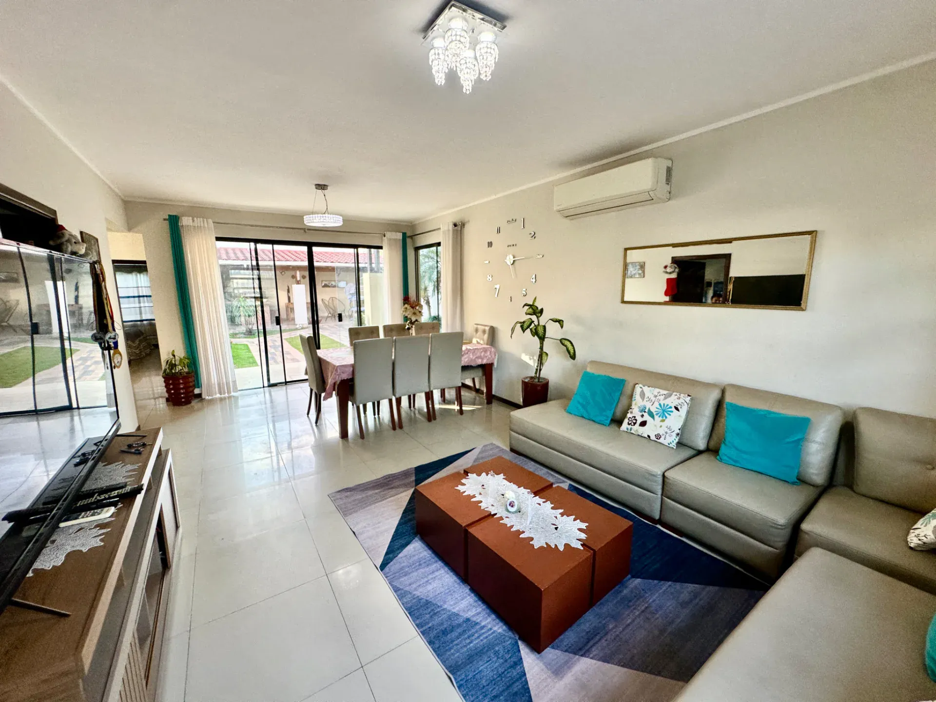 Foto 2 de Casa en Venta 4 Dormitorios Doble Vía a La Guardia