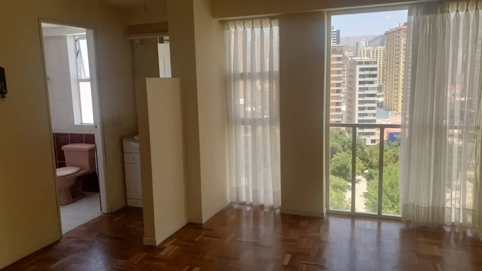 Foto 1 de Departamento de 3 dormitorios en Venta en la Plaza Avaroa