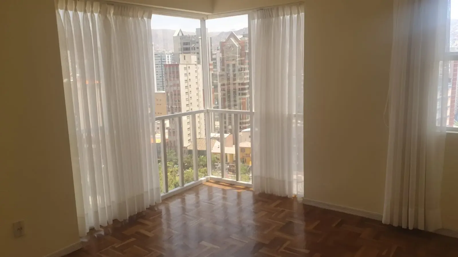 Foto 4 de Departamento de 3 dormitorios en Venta en la Plaza Avaroa