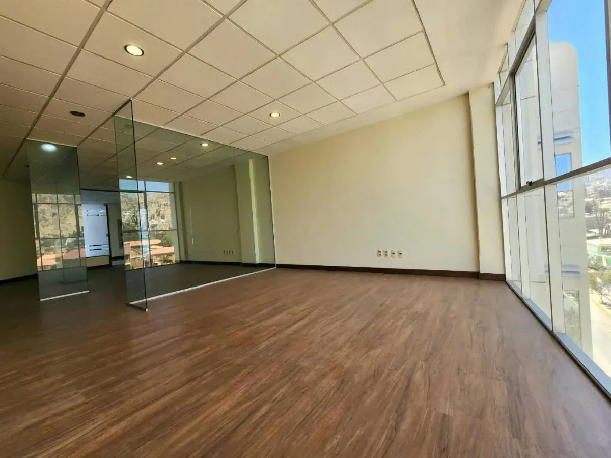 Foto 1 de Oficina en Alquiler | Calacoto – Edificio Vitrubio 2